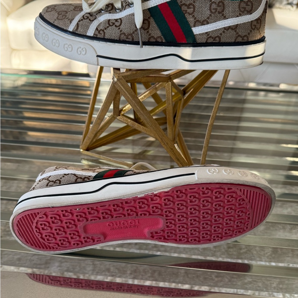 Gucci Beige Canvas Sneakers with Green and Red Stripes. - Picture 8 of 8